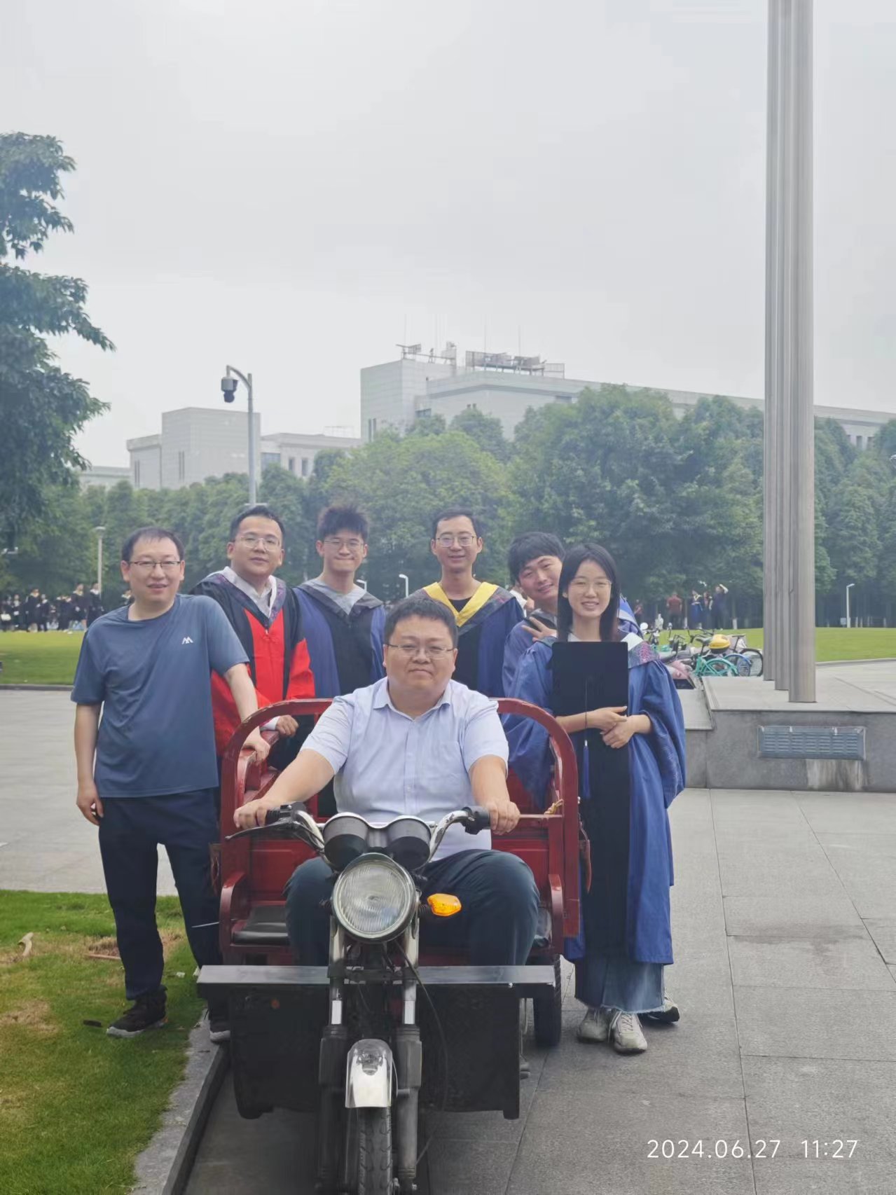 新能源三蹦子出发了 新能源三蹦子出发了